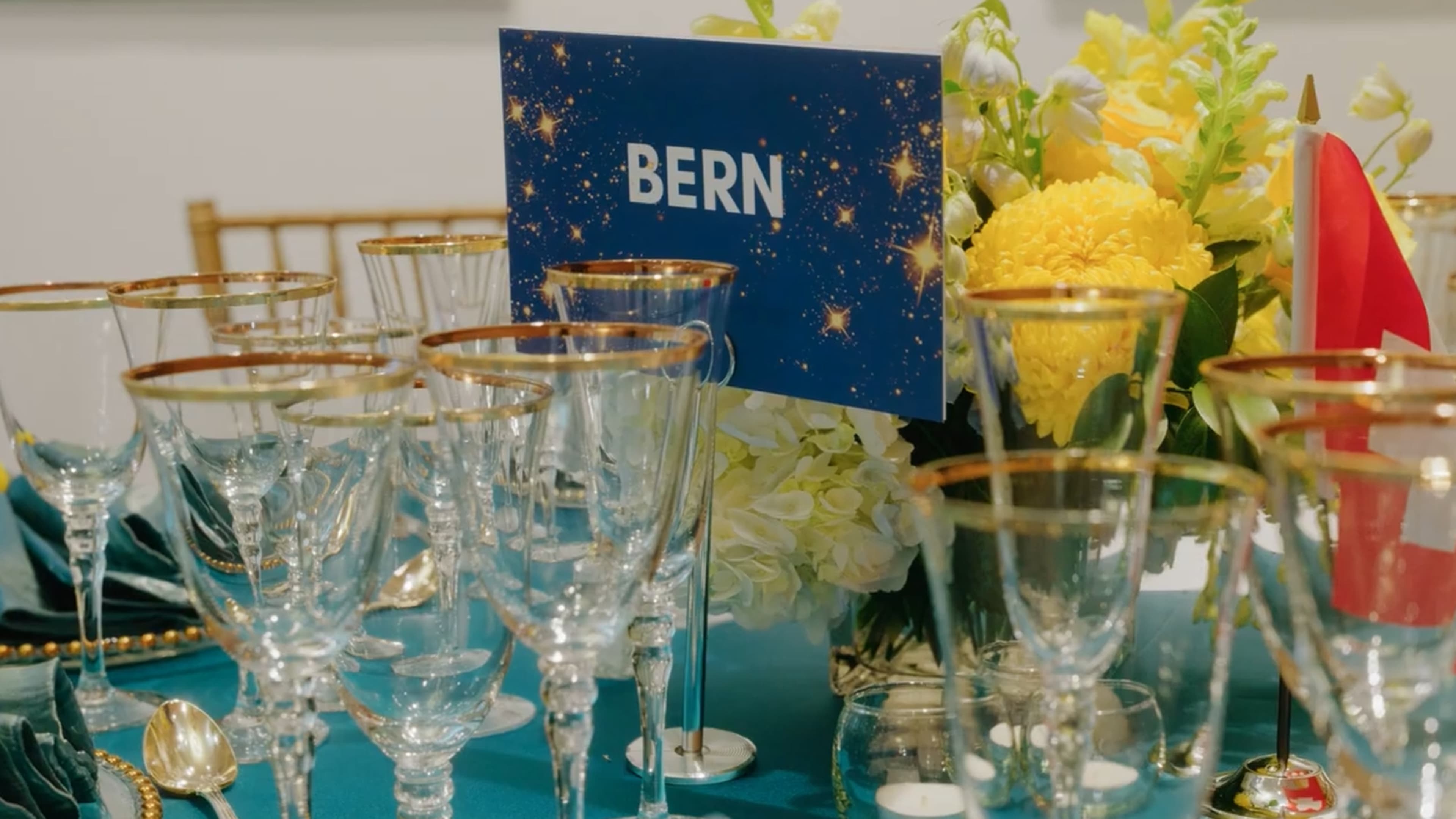 Elegant table setting with diplomatic place cards